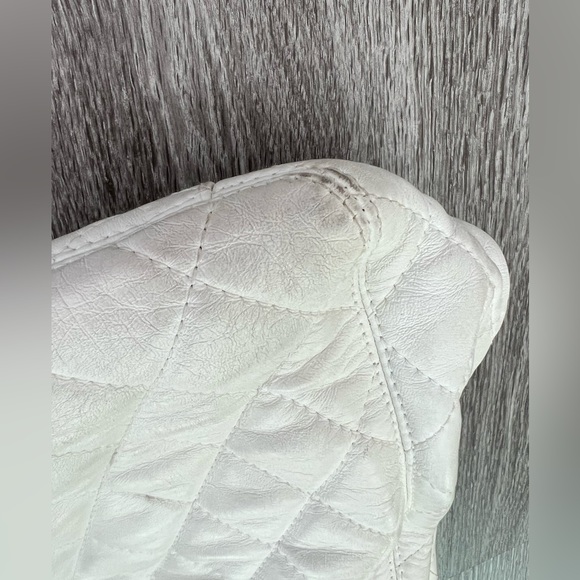 VINTAGE RARE — Chanel Bucket Bag with Tortoise Handle - Picture 7 of 12